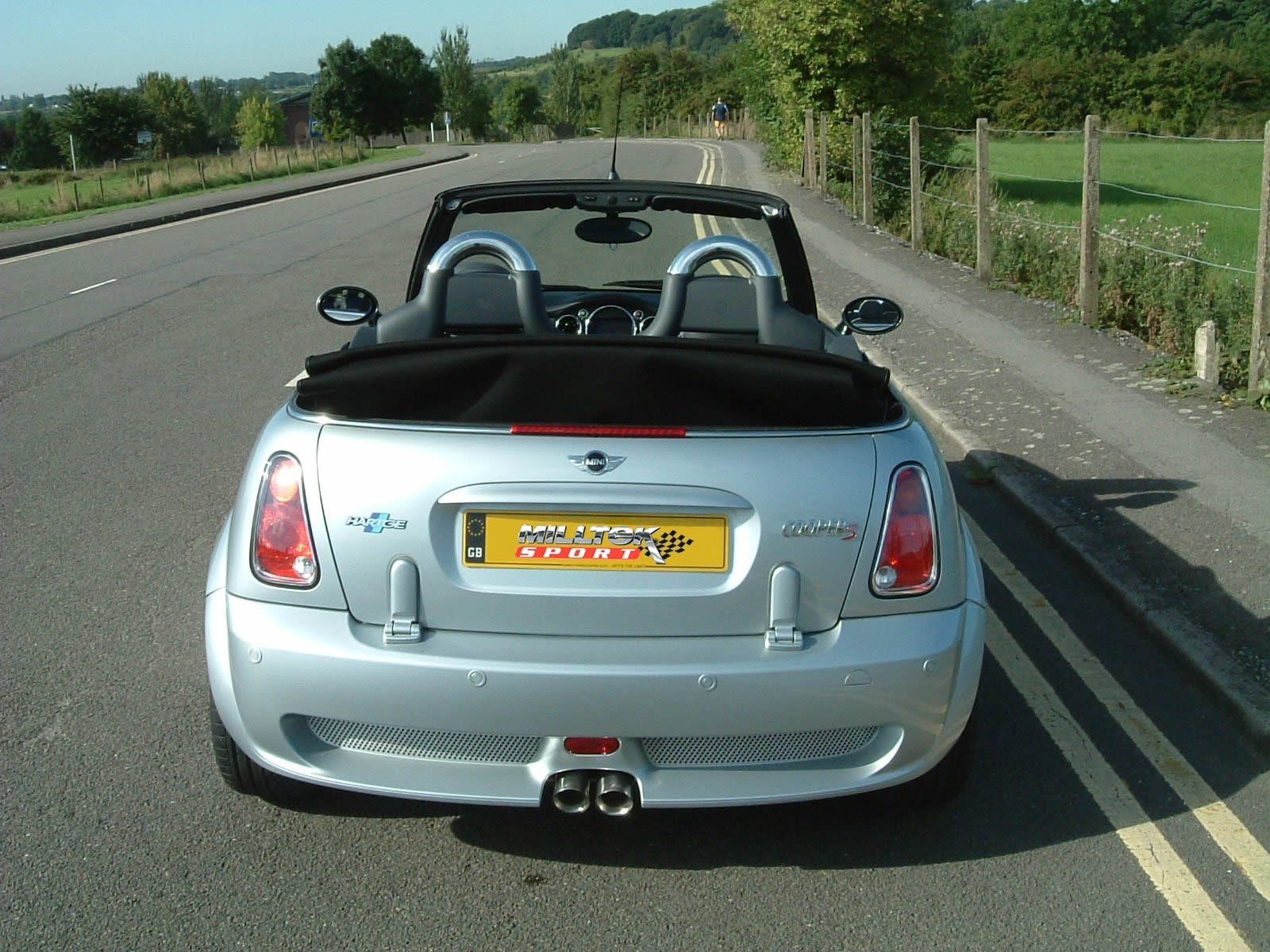 Milltek New Mini I cat-back systeem resonated(stiller) met dubbe